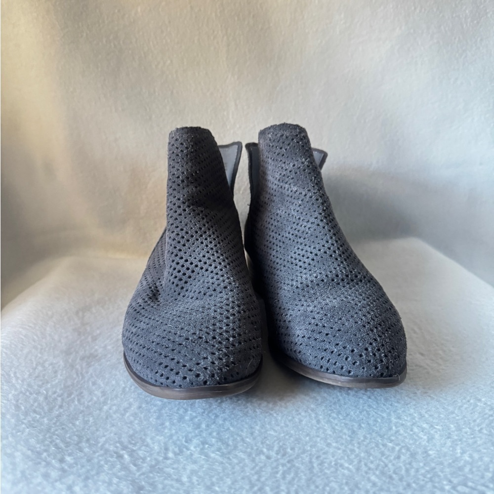 Crown Vintage Gray Suede Women’s Size 10M Ankle Boots. - Picture 4 of 14